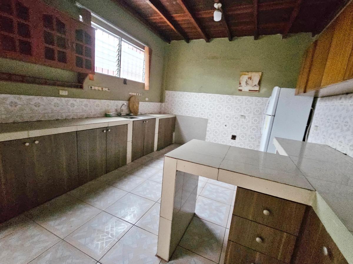 Inversion Ideal en Salinas: Casa Amplia de 2 Pisos con Anexos Cerca del Malecon — imagen 6