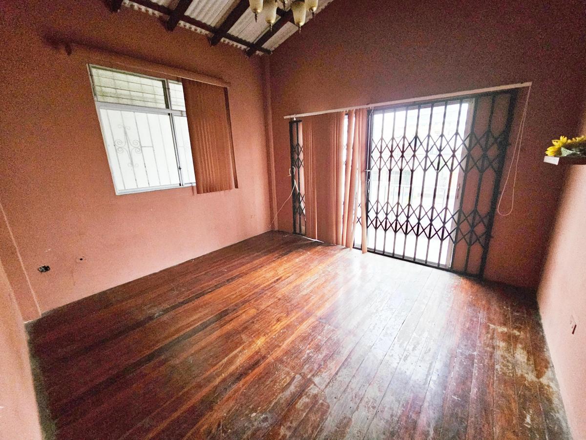 Inversion Ideal en Salinas: Casa Amplia de 2 Pisos con Anexos Cerca del Malecon — imagen 4