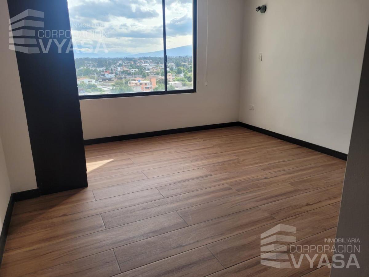 Tumbaco, Dentro de Conjunto Dúplex de 250 m² en Venta de 3 Dorm. — imagen 4