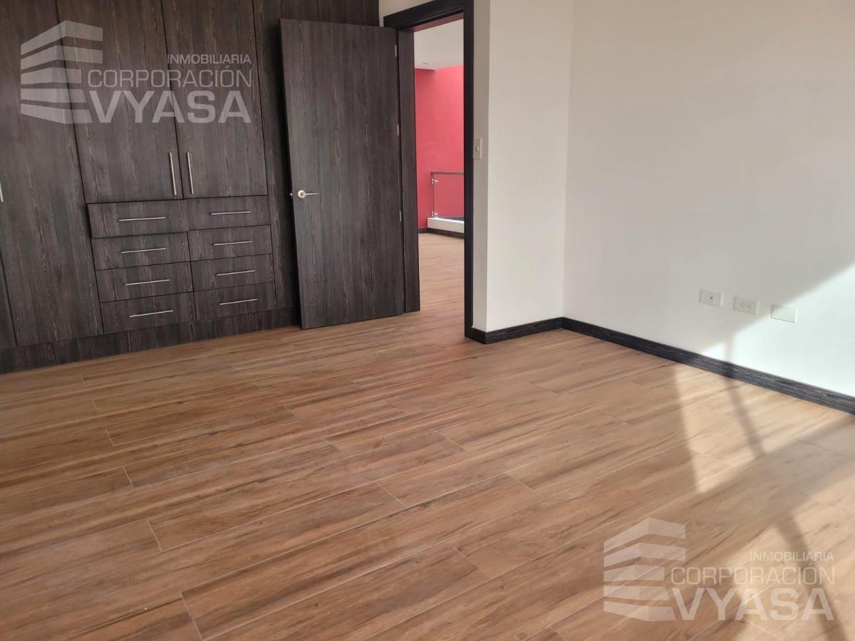 Tumbaco, Dentro de Conjunto Dúplex de 250 m² en Venta de 3 Dorm. — imagen 3
