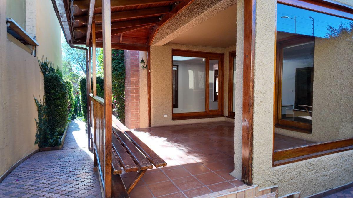Casa 4 Dorm. de Venta en Cumbaya Sector Universidad San Francisco de Quito Seguridad 24/7 — imagen 4
