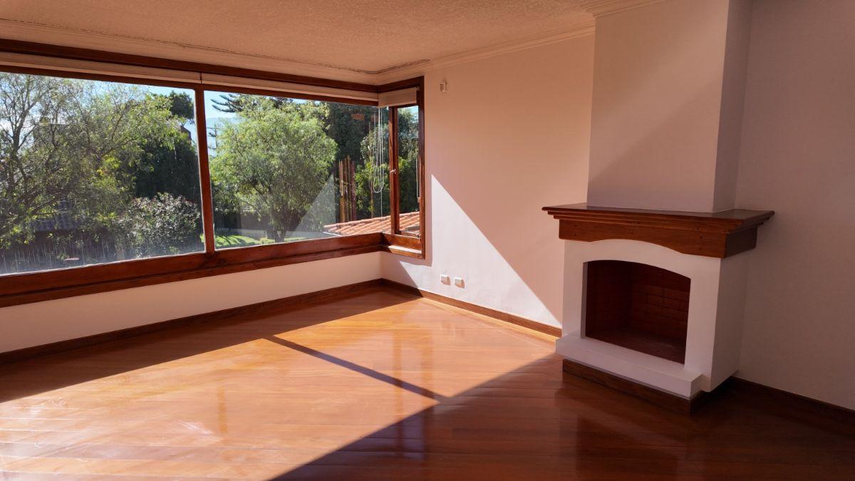 Casa 4 Dorm. de Venta en Cumbaya Sector Universidad San Francisco de Quito Seguridad 24/7 — imagen 3