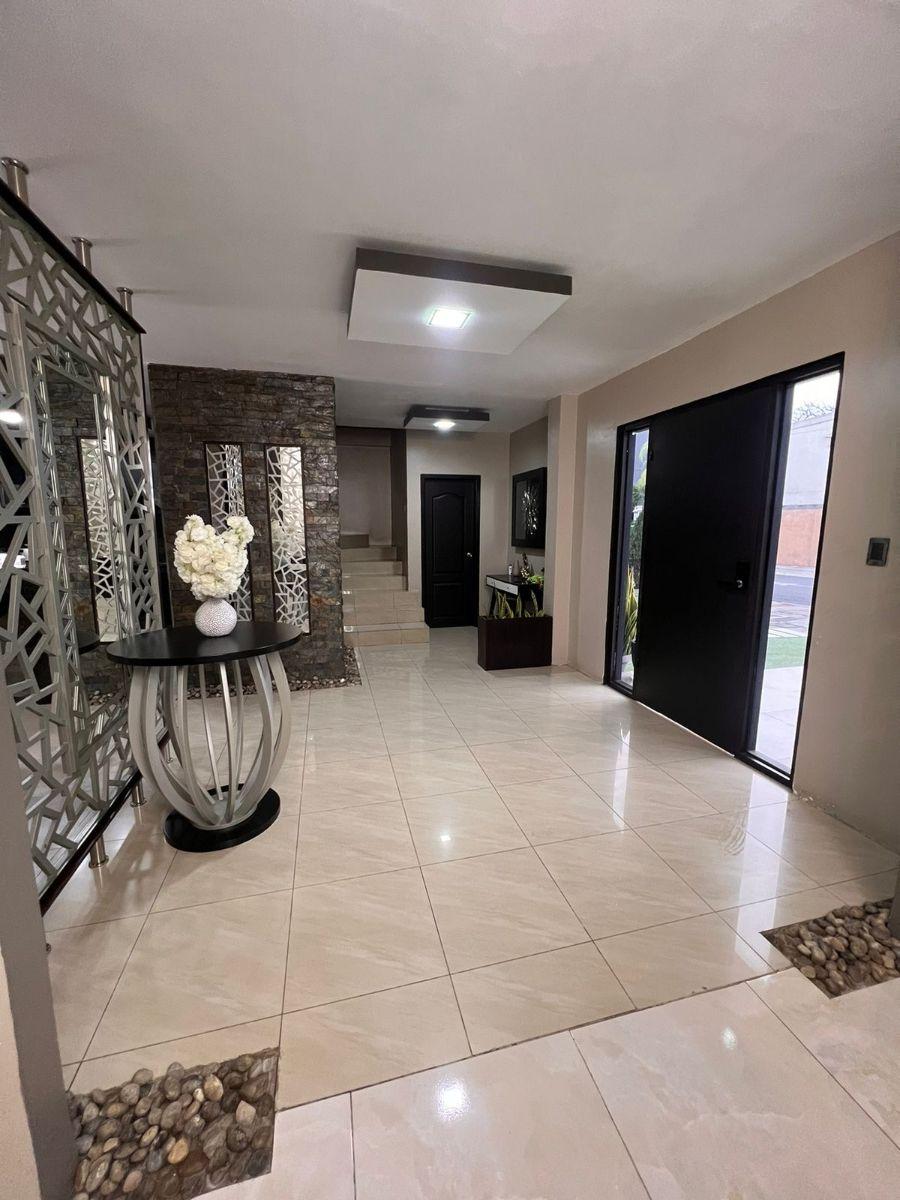 En Venta Espectacular Casa Amoblada C/piscina Urb. Matices - Km. 10 Samborondon - 220 m², Guayas — imagen 4