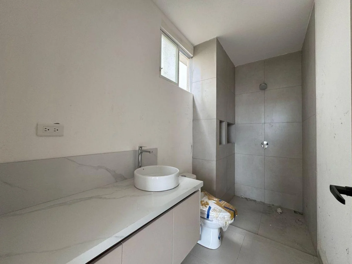 Casa de Estreno, 5 Dorm. en Vía a La Costa, Alba del Bosque, Guayas — imagen 3