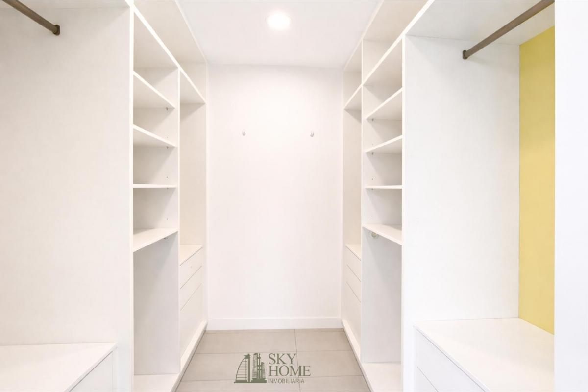 Venta Departamento Exclusivo, 2 Habitaciones, González Suarez, con Balcón Panorámico, 240 Mil Usd — imagen 3