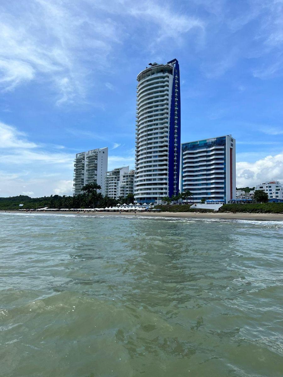 Vendo Departamento con Hermosa Vista Piso 22 Grand Diamond Beach Tonsupa 2 Dormi, Balcón 2 Baños — imagen 5