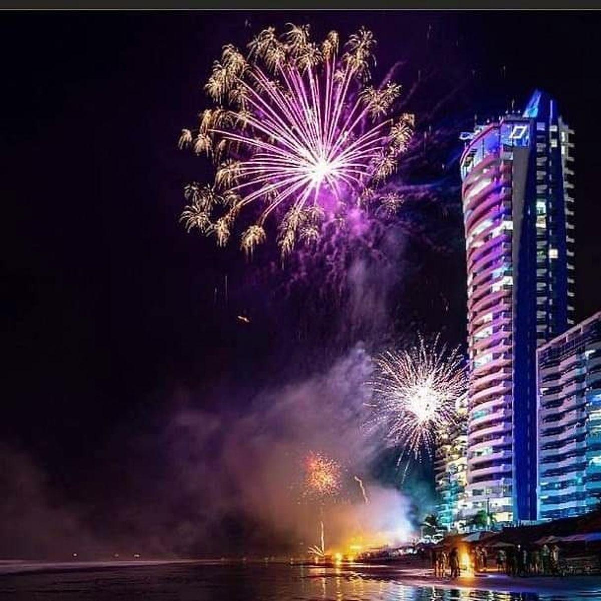 Vendo Departamento con Hermosa Vista Piso 22 Grand Diamond Beach Tonsupa 2 Dormi, Balcón 2 Baños — imagen 4