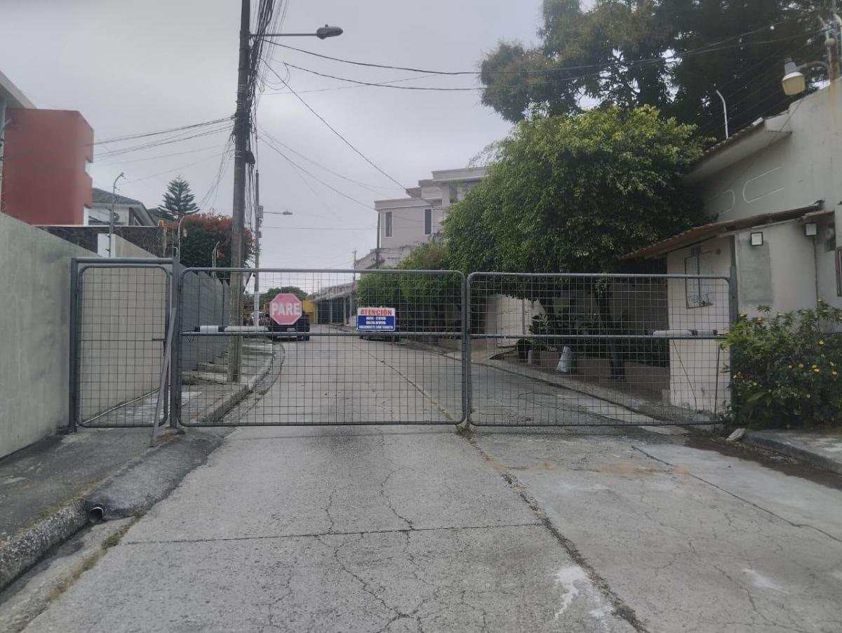 Venta de Terreno con Piscina y Construcción – Urbanización Santa Cecilia (Wy), Guayas — imagen 3