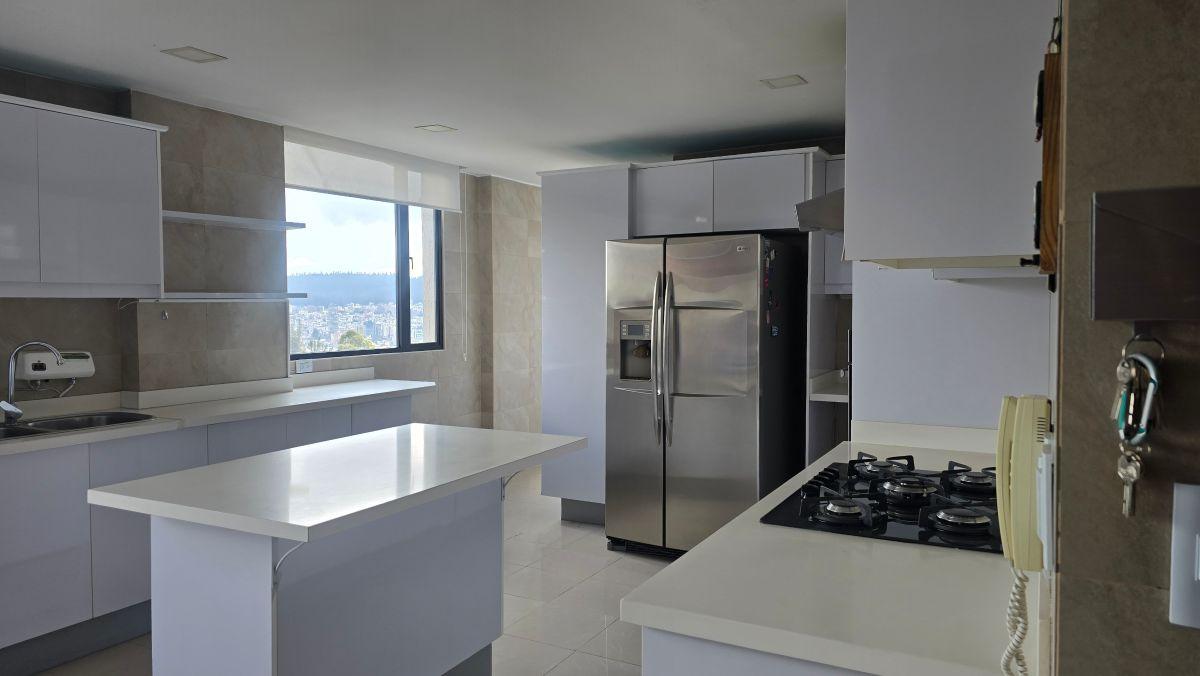 Vendo Pent House de Lujo en El Quito Tenis con Una Vista Espectacular y Terrza — imagen 4