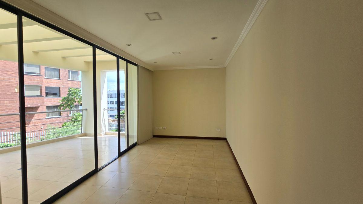 Vendo Pent House de Lujo en El Quito Tenis con Una Vista Espectacular y Terrza — imagen 3