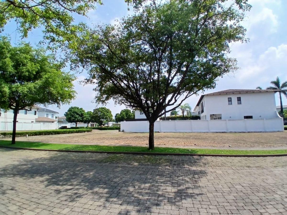 7222.urb. Plaza Lagos - Samborondon Km 7، Vendo Terreno 821.68 m², $558.742. Guayas — imagen 3