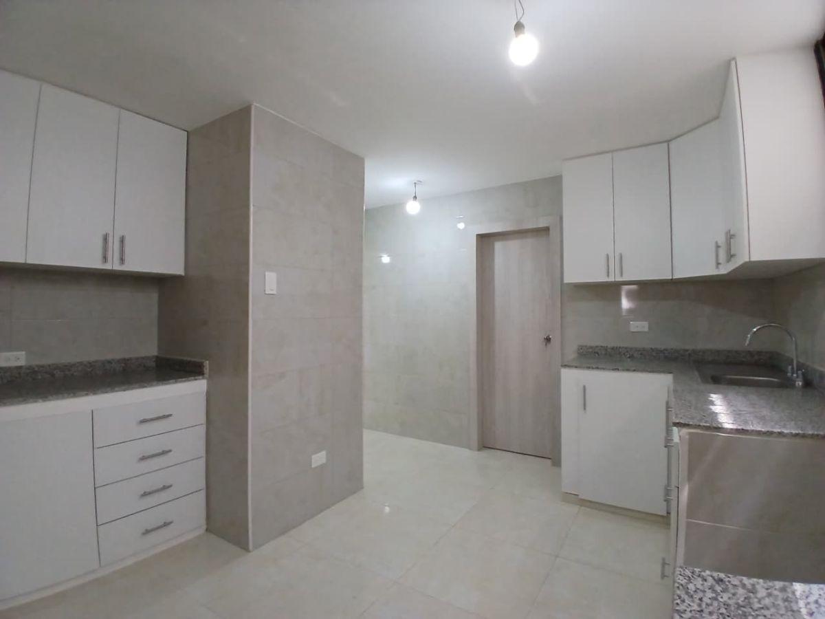Se Vende Departamento Pb Remodelado Sector Los Ceibos, Guayas — imagen 4