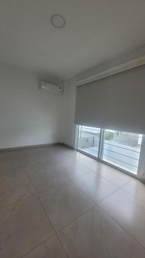 En Venta Casa de Dos Plantas Dos Dorm. en Vistana 1000 Precio de Oportunidad, Guayas — imagen 4