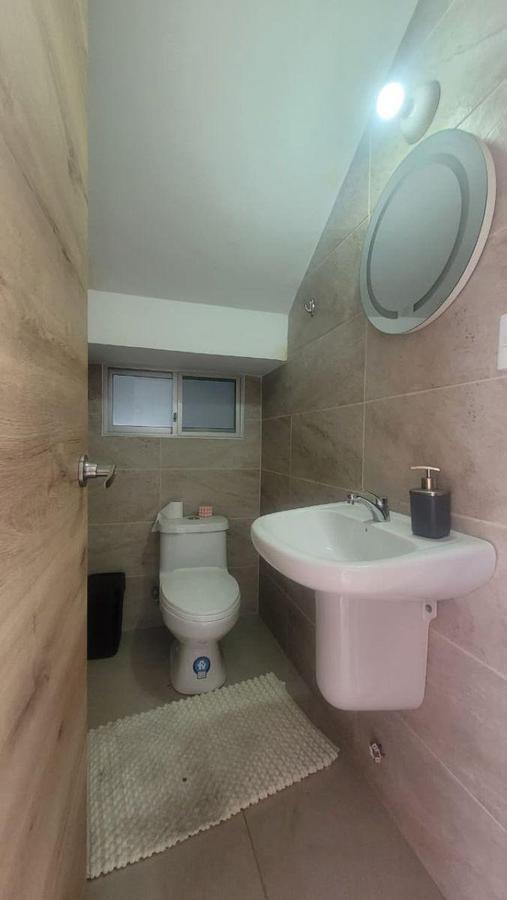 En Venta Casa de Dos Plantas Dos Dorm. en Vistana 1000 Precio de Oportunidad, Guayas — imagen 3