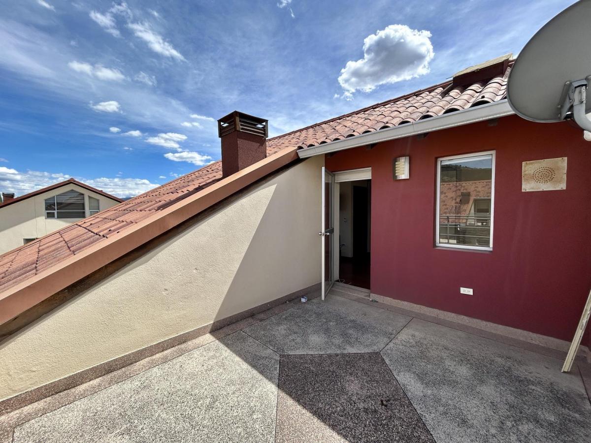 Venta Amplia Casa Esquinera en Lumbisí — imagen 5