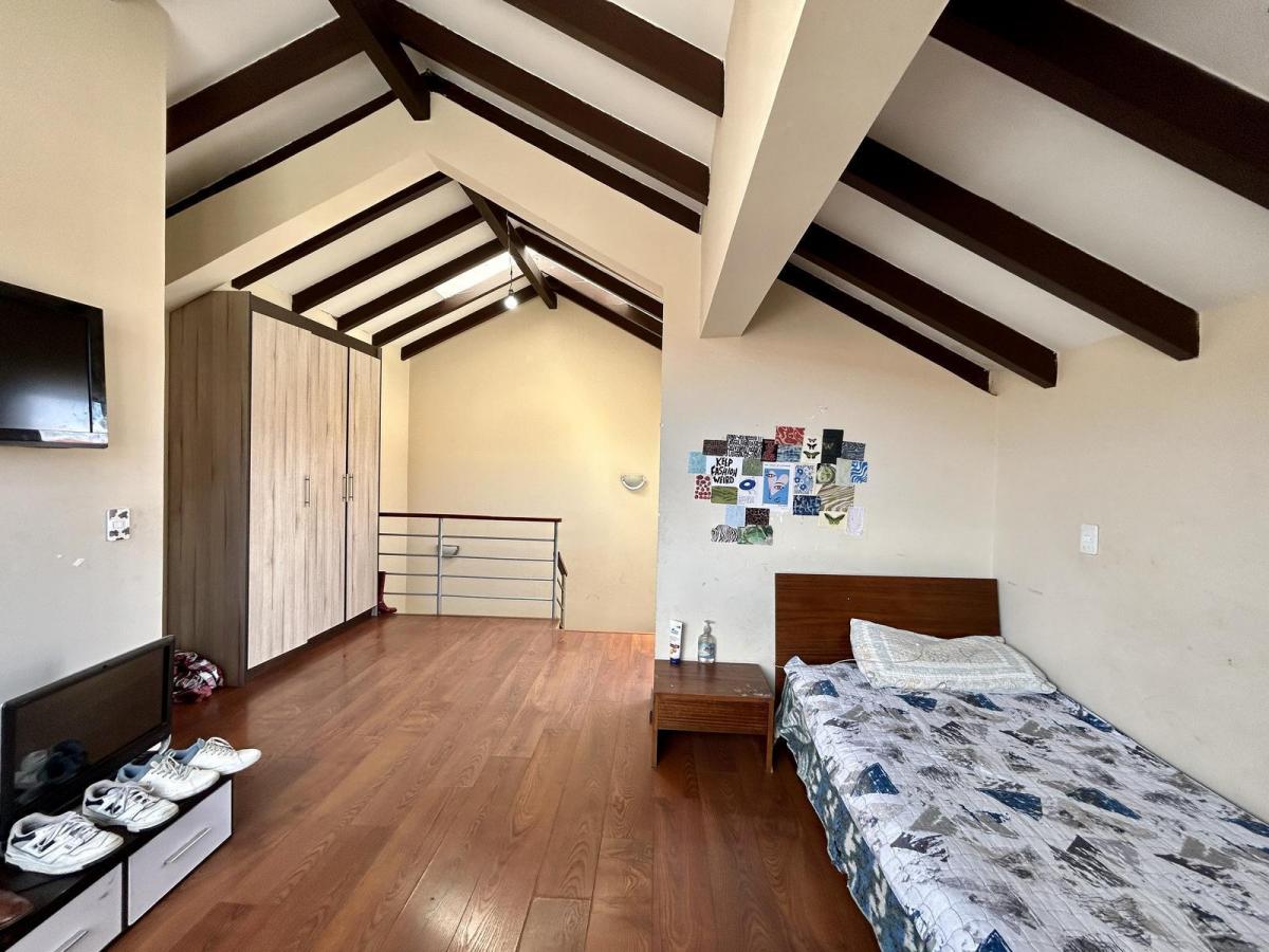 Venta Amplia Casa Esquinera en Lumbisí — imagen 4
