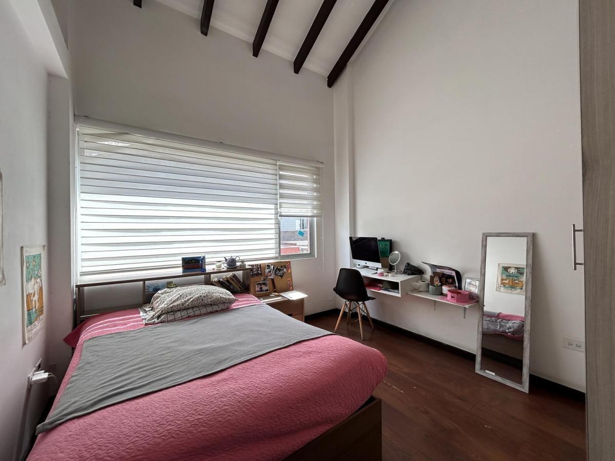 Venta Amplia Casa Esquinera en Lumbisí — imagen 3