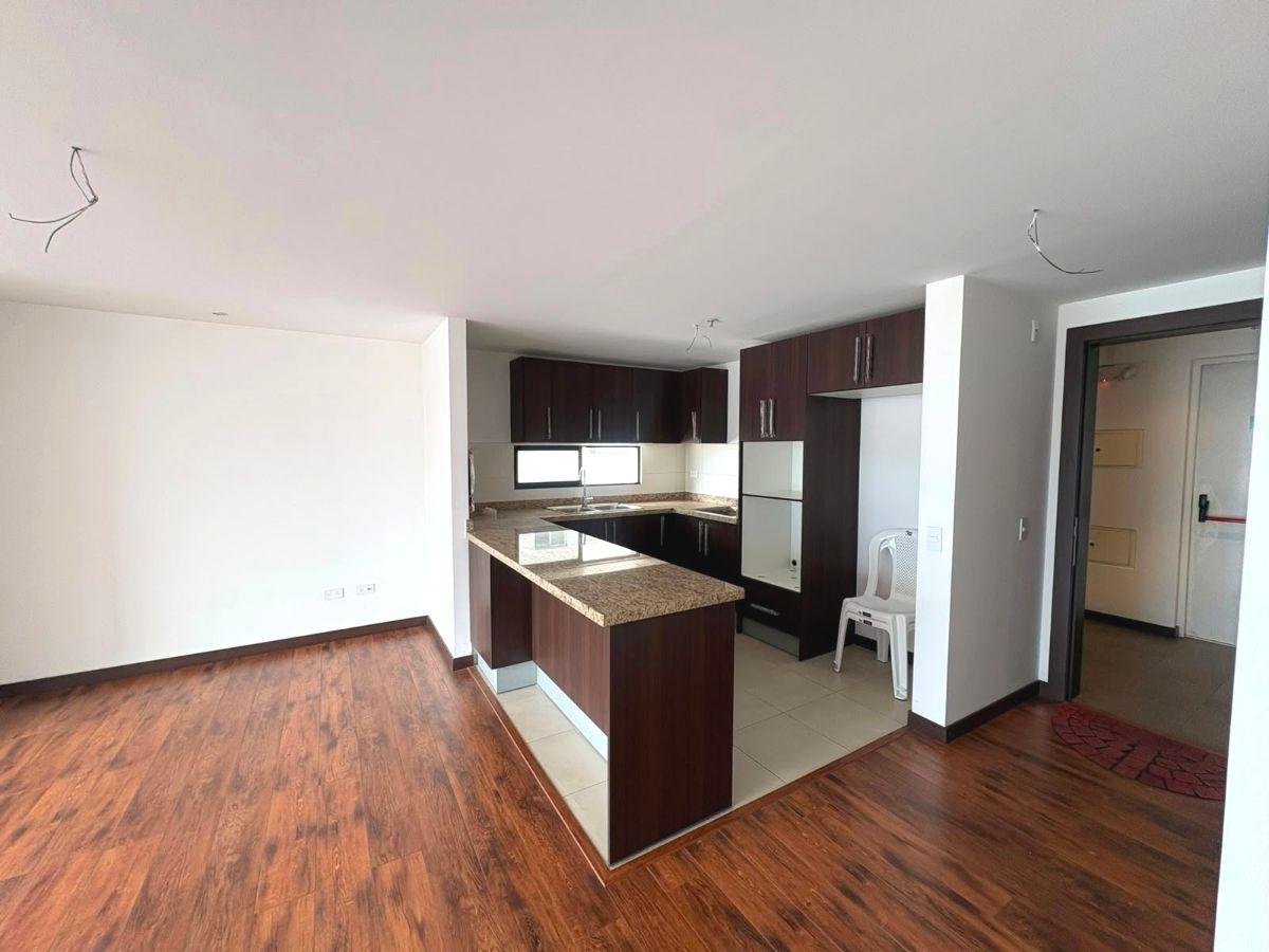 Departamento en Venta La Carolina – 2 Parqueaderos, Piso Alto, Vista Al Pichincha — imagen 5