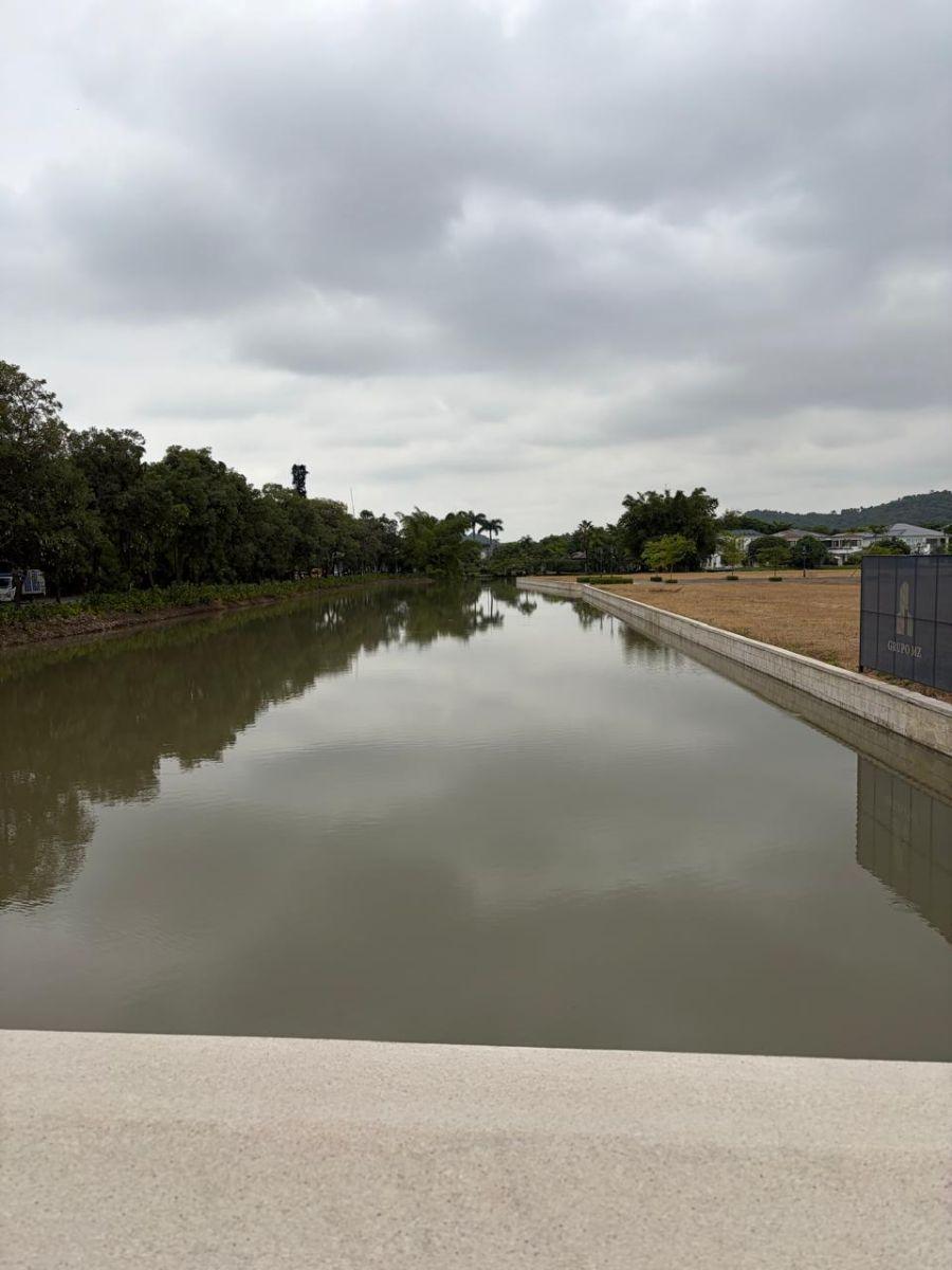 Samborondón Km 8 Urbanización Parques de Batan Terrenos Al Lago en Venta, Guayas — imagen 8