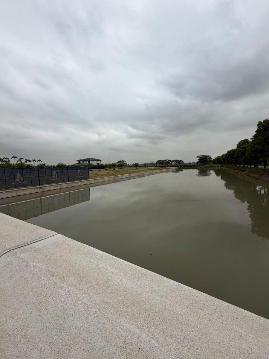 Samborondón Km 8 Urbanización Parques de Batan Terrenos Al Lago en Venta, Guayas — imagen 7