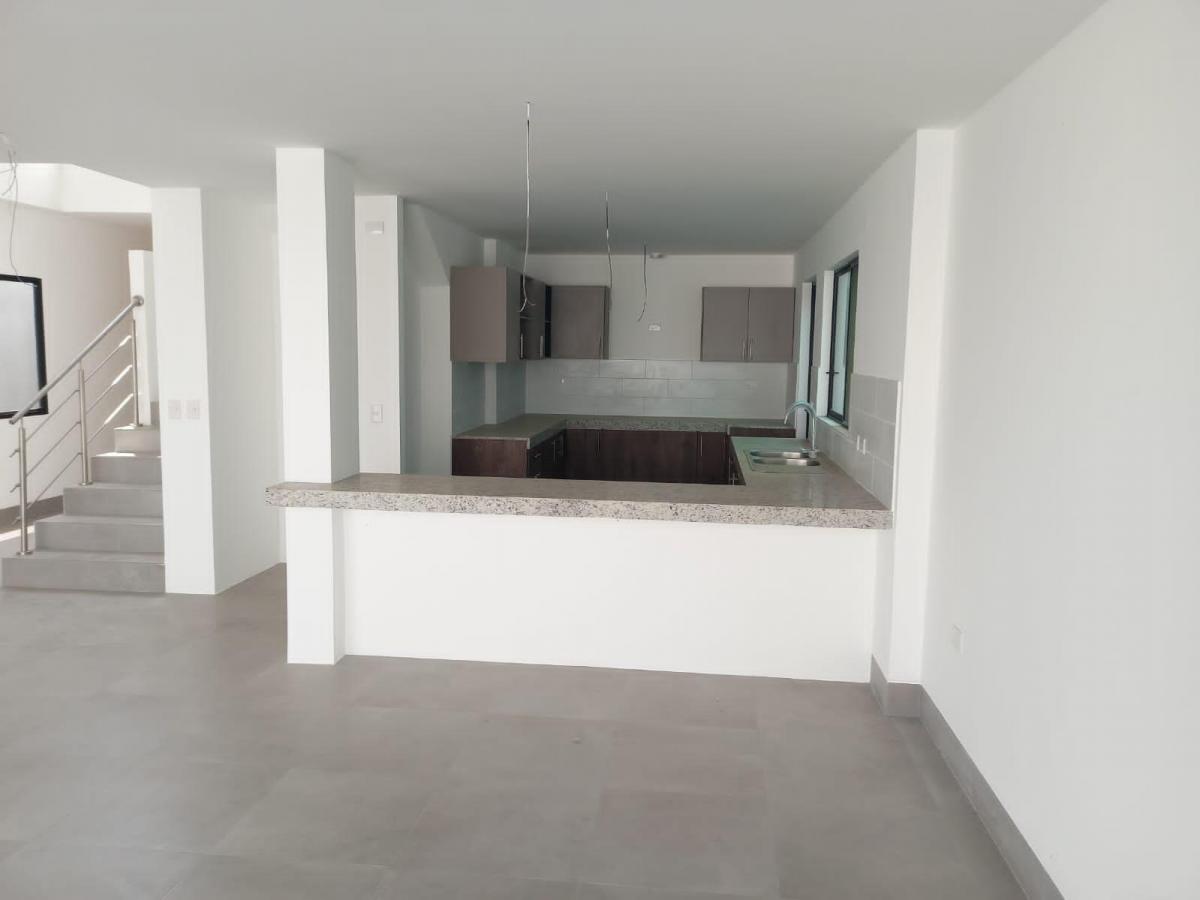 Casa de Venta en La Urbanización La Costa Samborondón, Samborondón, Guayas — imagen 5