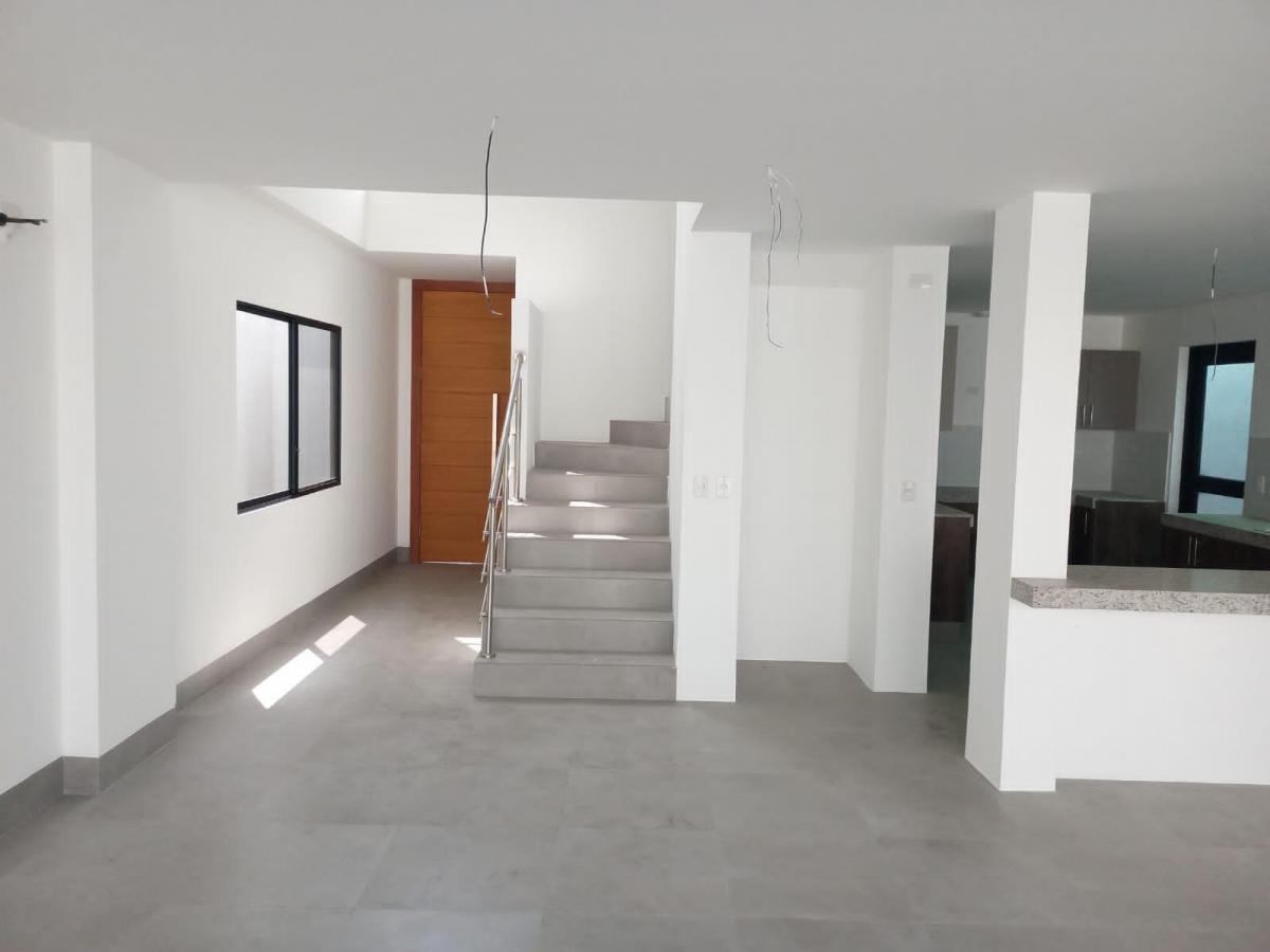 Casa de Venta en La Urbanización La Costa Samborondón, Samborondón, Guayas — imagen 4