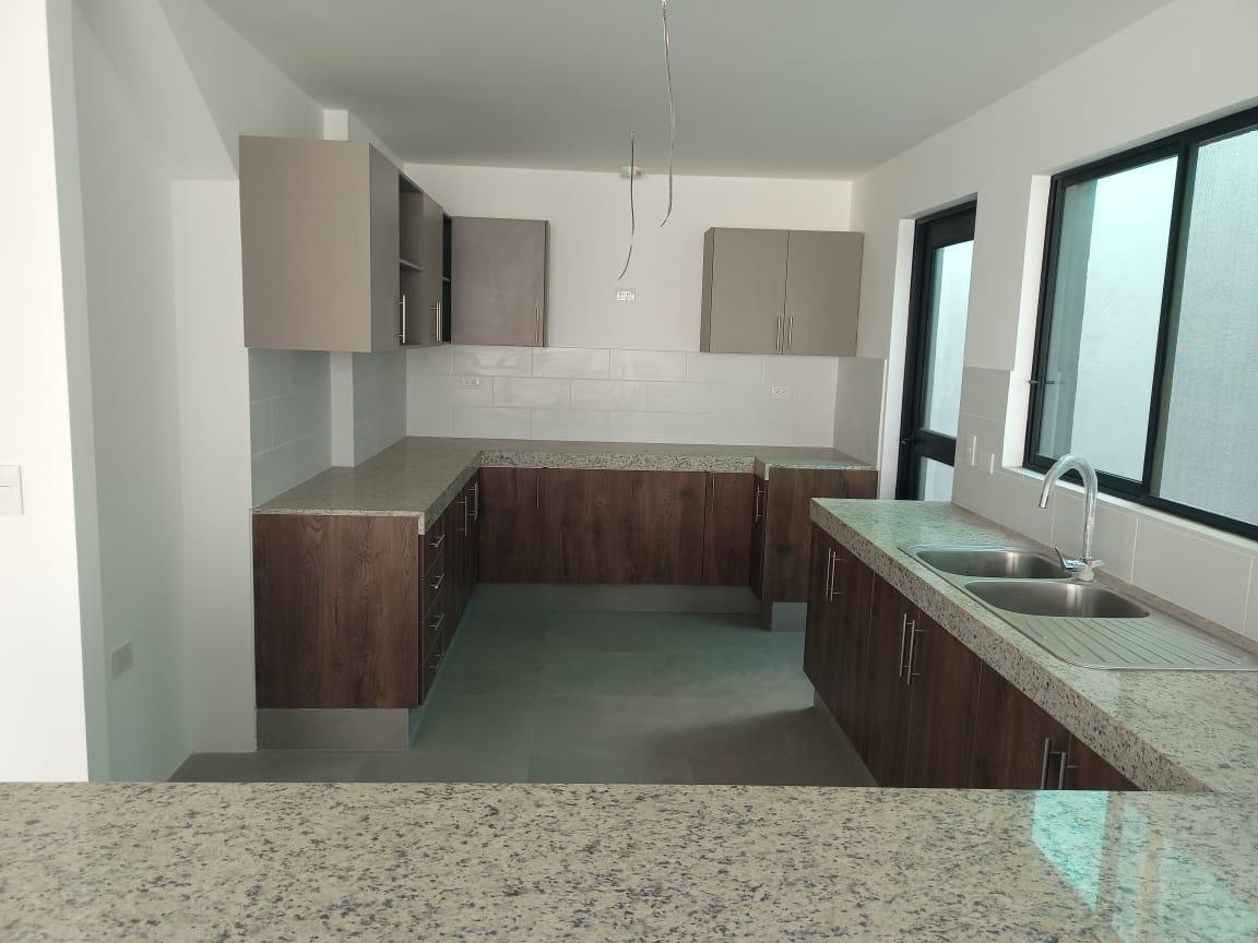 Casa de Venta en La Urbanización La Costa Samborondón, Samborondón, Guayas — imagen 3