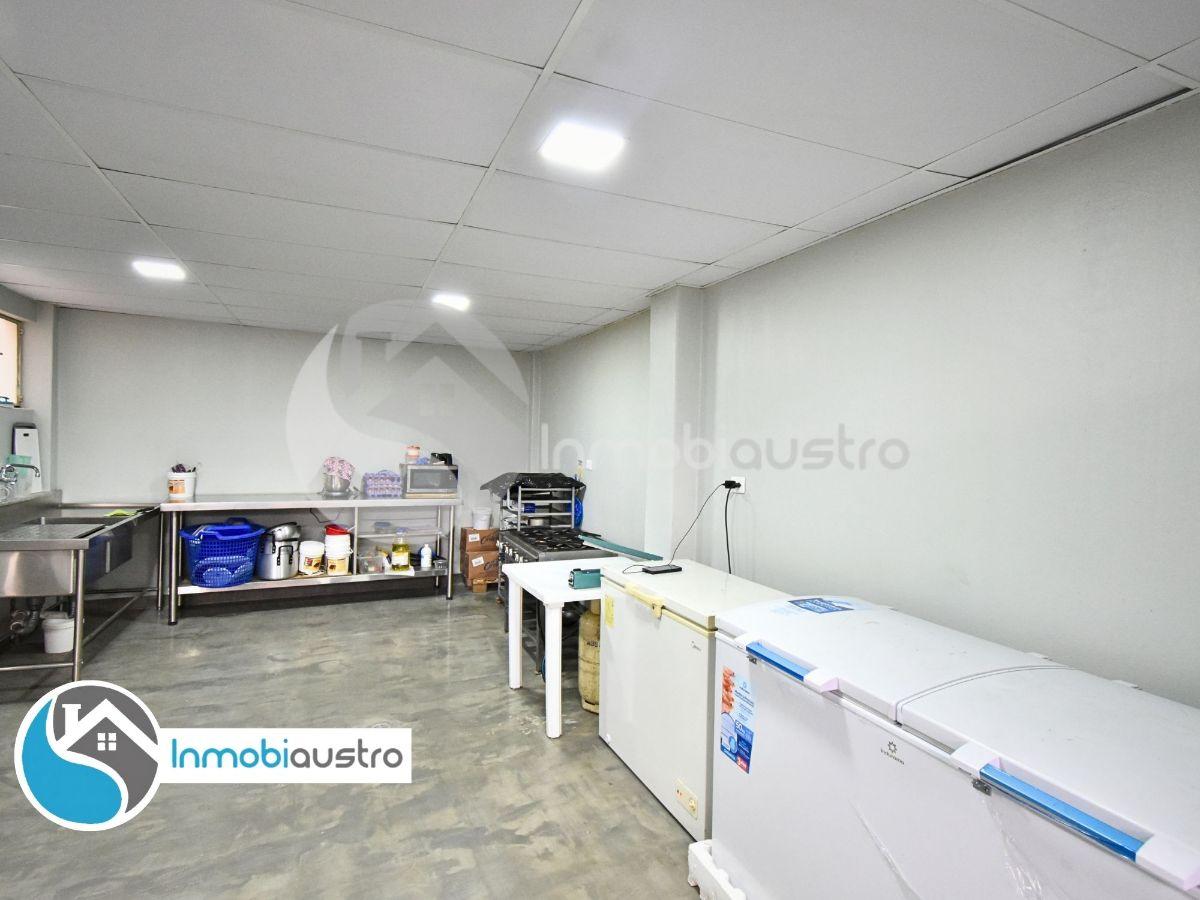 Cerca de La Av Remigio Crespo, Venta de Terreno de Oportunidad, Azuay — imagen 4