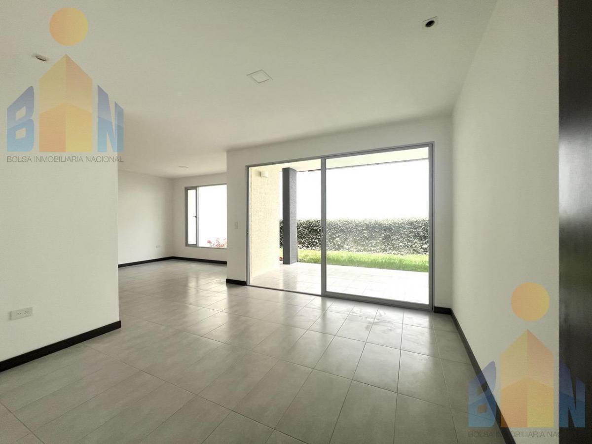 Casa en Venta en Cumbayá, Cerca a La Usfq Dentro de Urbanización Privada — imagen 5