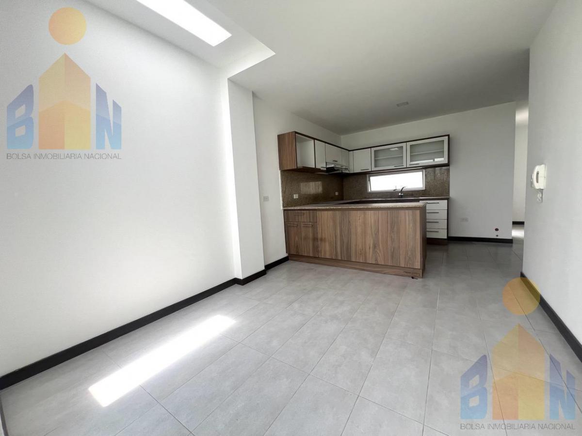 Casa en Venta en Cumbayá, Cerca a La Usfq Dentro de Urbanización Privada — imagen 3