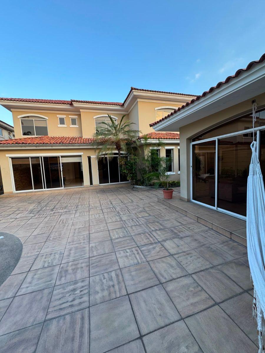 Casa de 500 m² con 4 Habitaciones en Venta en Samborondón Mas Jacuzzi, Guayas — imagen 3
