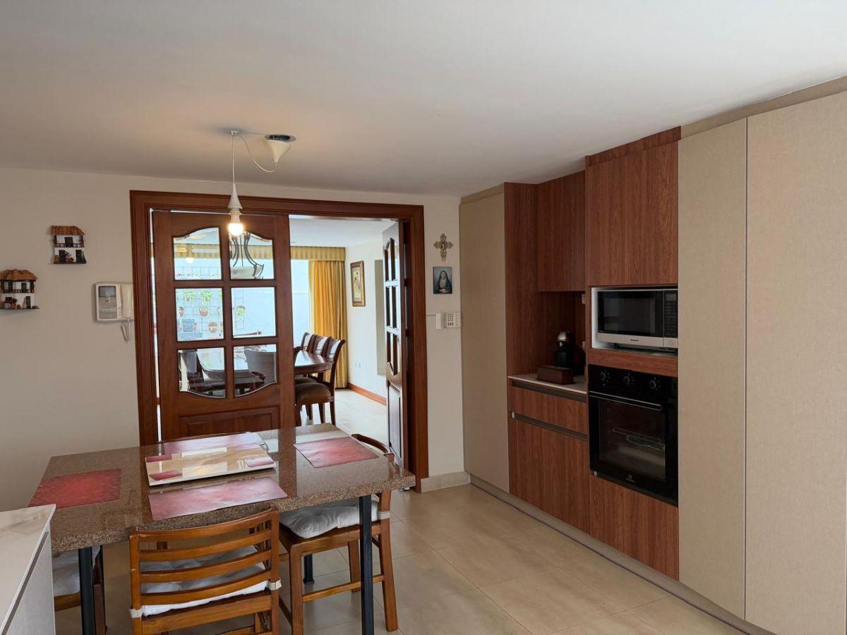 Vendo Casa - Sector El Condado con Jardín Amplio, Balcón y Pérgola — imagen 6