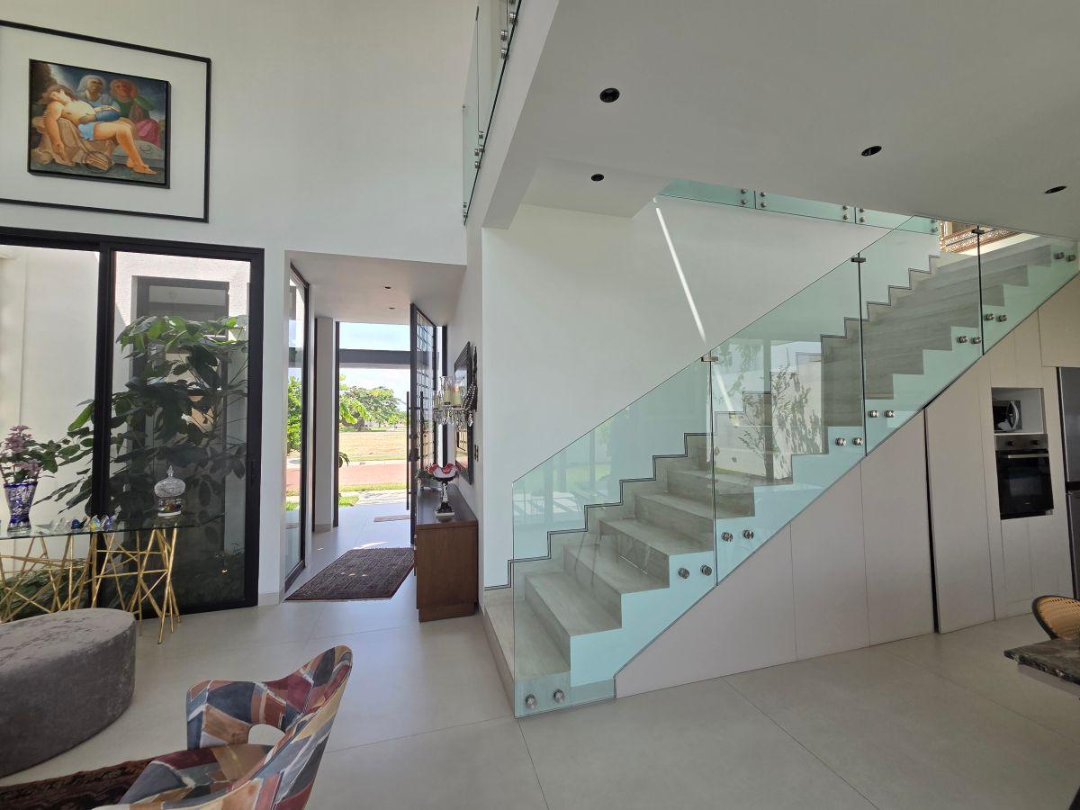 Hermosa y Moderna Casa de 3 Dorm. Doble Altura con Acabados de Lujo, Guayas — imagen 8