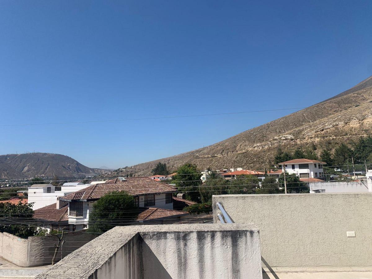 Mitad del Mundo Venta Casa en Dos Plantas, Dentro Urbanizacion, y Esta Dentro de un Conjunto — imagen 9