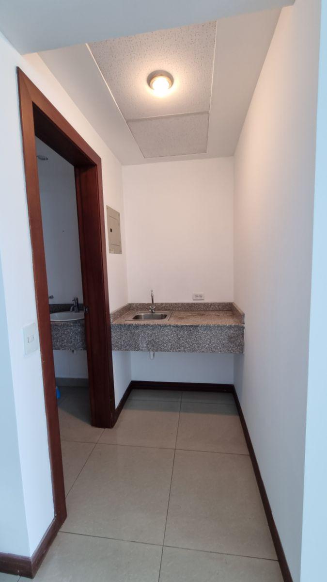 Eno - Oficina Comercial de 38.90 m² en Venta en Centro Norte, Carolina. Provincia de Pichincha — imagen 4