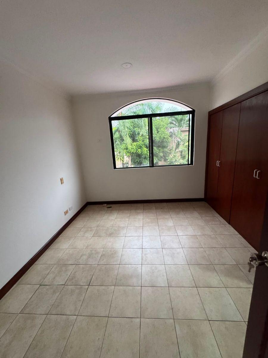 Casa de 600 m² con 4 Dorm. en Venta en Samborondón, Primeros Kilom, Guayas — imagen 4