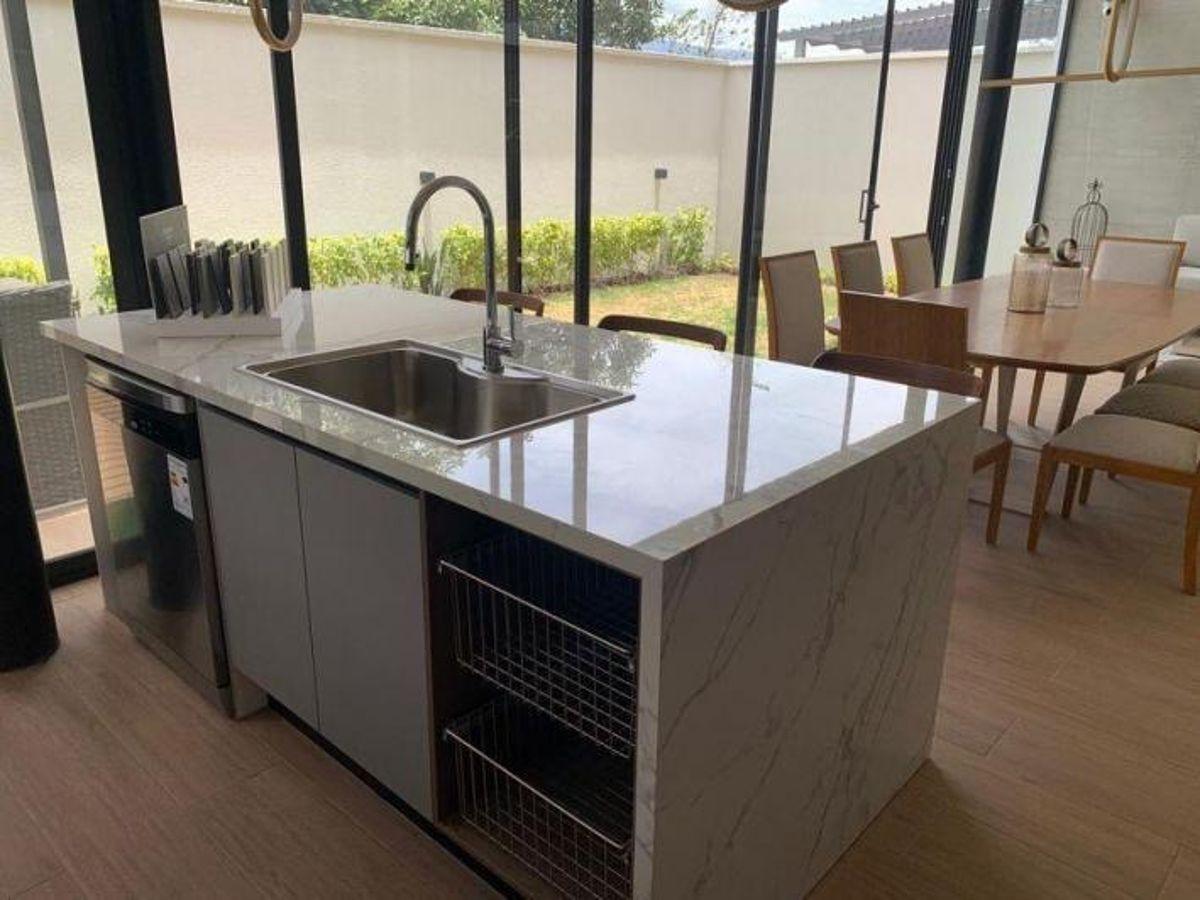 Vendo Hermosa Casa en El Mejor Sector de Tumbaco — imagen 5