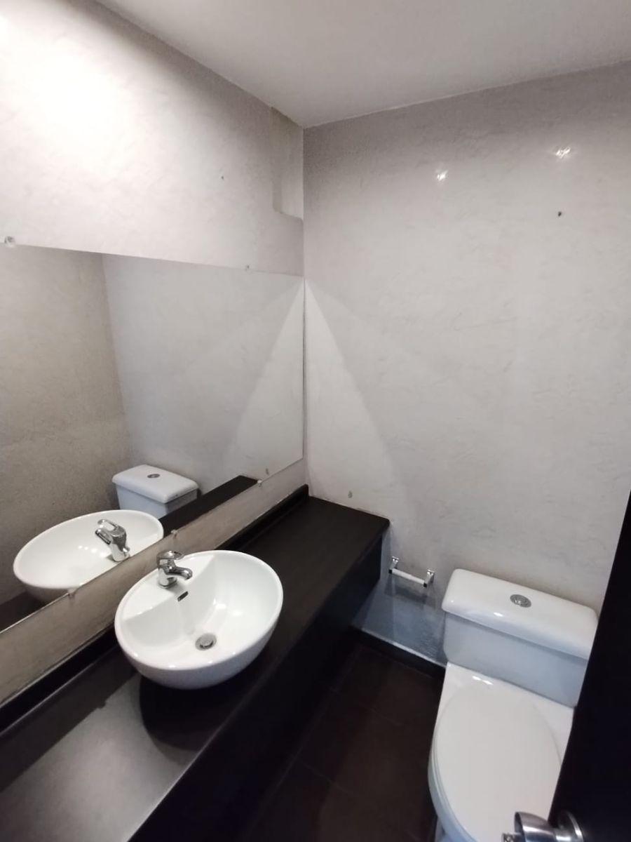 Duplex en Urbanización Cerrada Sector Carcelén a 1 Cuadra del Sek — imagen 3