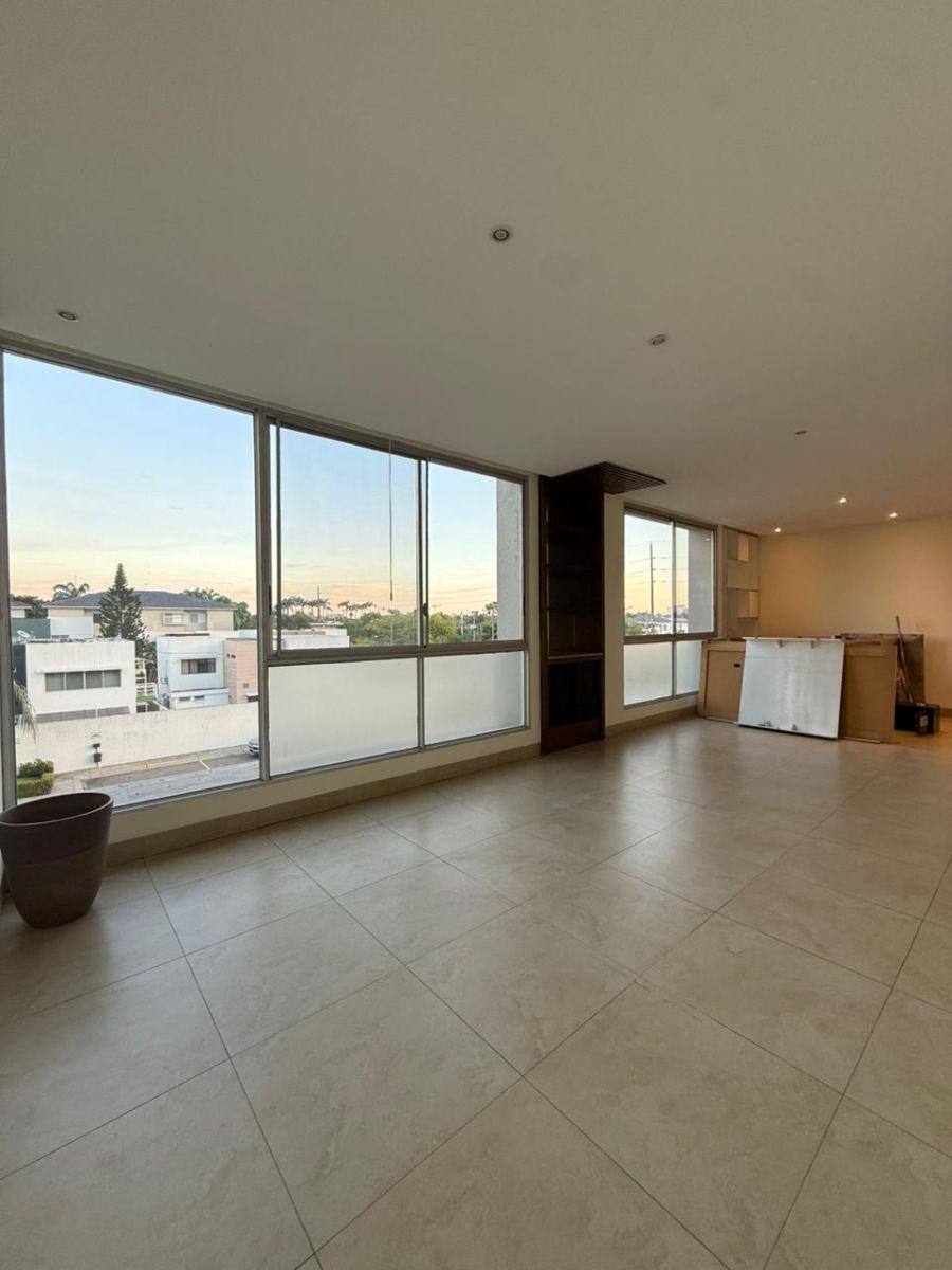 Vendo Hermoso y Amplio Departamento en Samborondon, Km. 3.5, Ascensor, Guardiania 24/7, Guayas — imagen 10