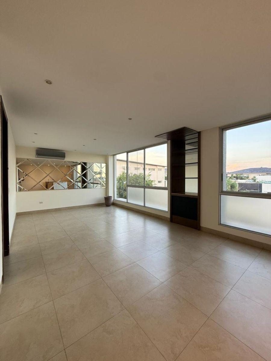 Vendo Hermoso y Amplio Departamento en Samborondon, Km. 3.5, Ascensor, Guardiania 24/7, Guayas — imagen 7
