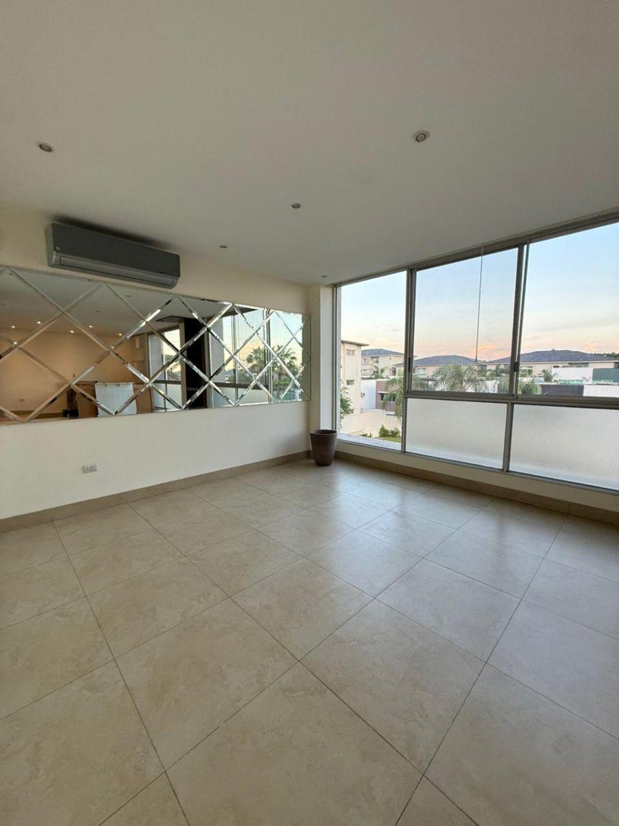 Vendo Hermoso y Amplio Departamento en Samborondon, Km. 3.5, Ascensor, Guardiania 24/7, Guayas — imagen 6