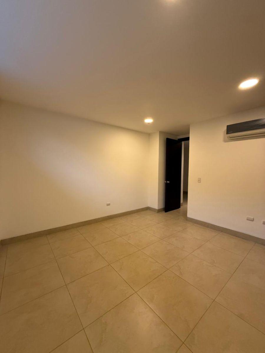 Vendo Hermoso y Amplio Departamento en Samborondon, Km. 3.5, Ascensor, Guardiania 24/7, Guayas — imagen 5