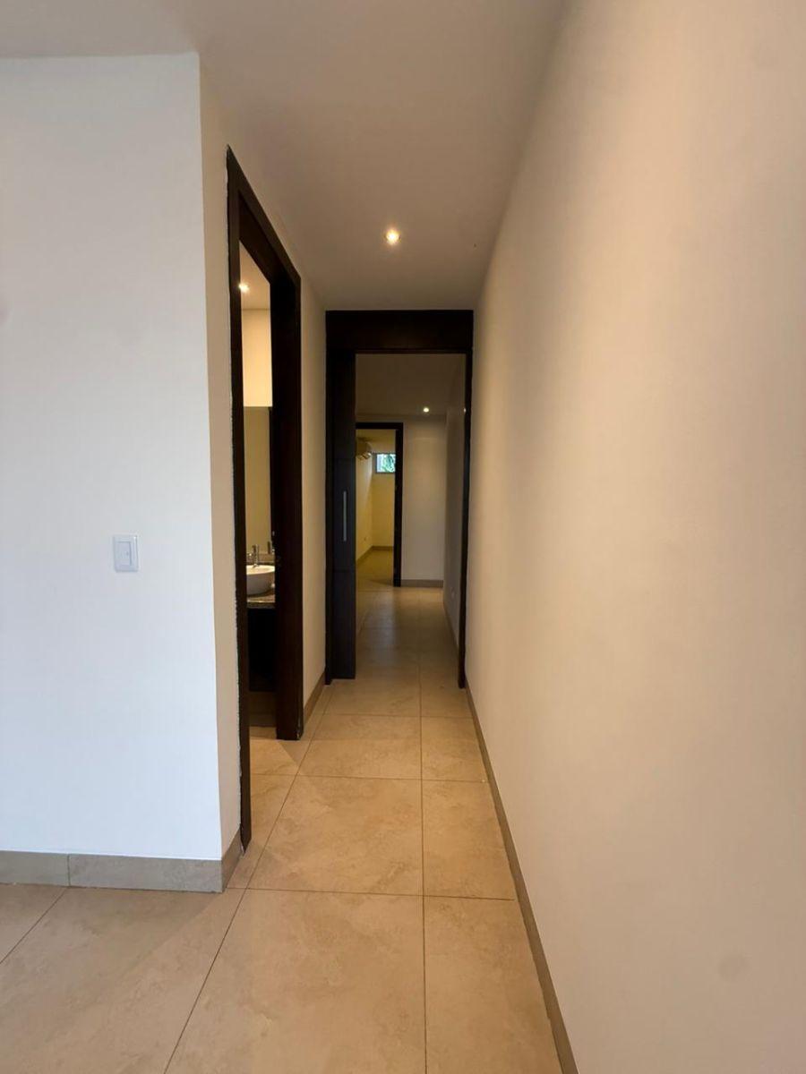 Vendo Hermoso y Amplio Departamento en Samborondon, Km. 3.5, Ascensor, Guardiania 24/7, Guayas — imagen 4