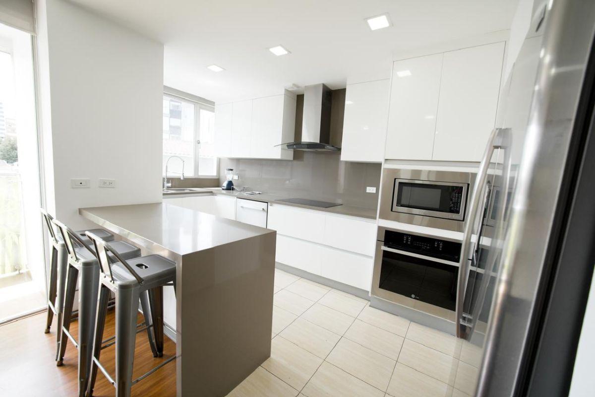 Moderno Departamento en La Carolina: 2 Hab, Balcón y Doble Parqueadero en $ — imagen 6
