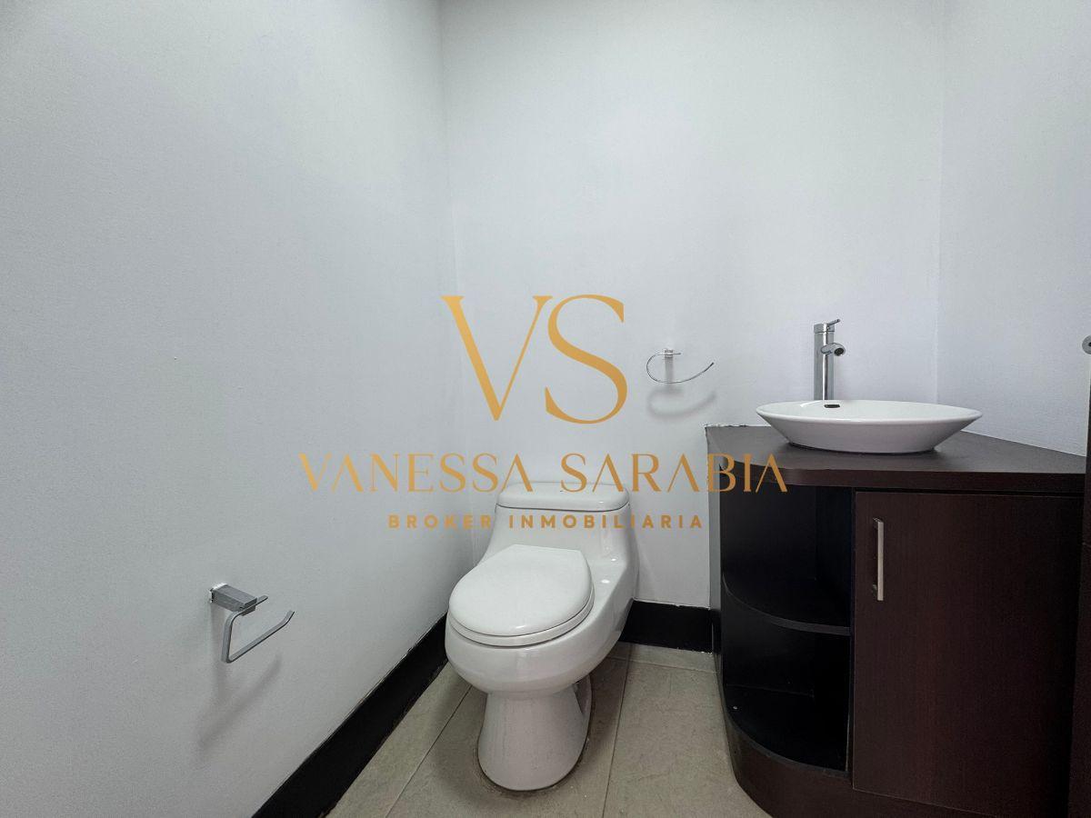 Oficina Comercial de 176 m² en Venta en La Carolina — imagen 3