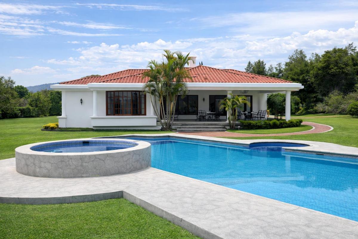 Casa con Piscina en Venta Cumbayá 2.000 m² Terreno Quito Ecuador — imagen 10