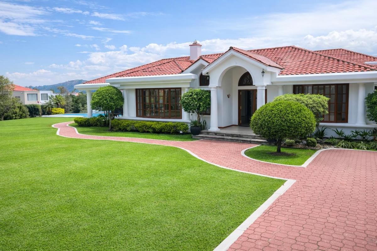 Casa con Piscina en Venta Cumbayá 2.000 m² Terreno Quito Ecuador — imagen 9