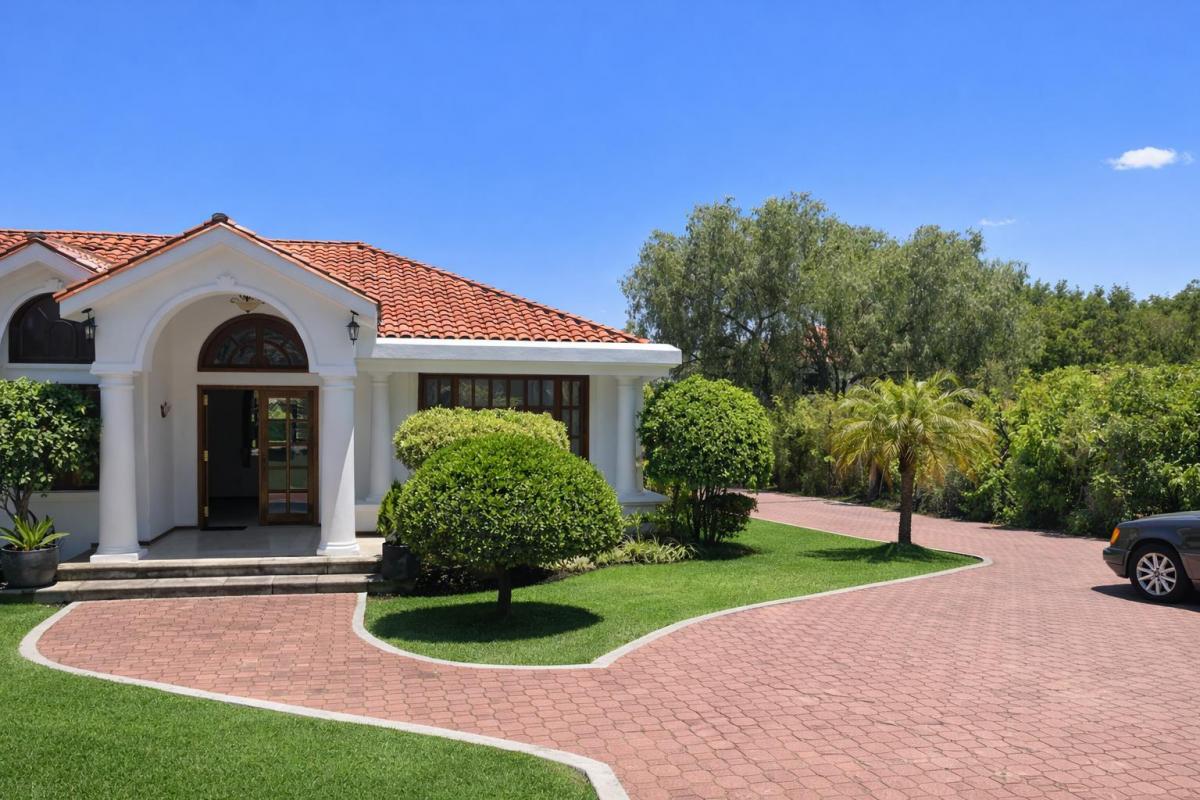 Casa con Piscina en Venta Cumbayá 2.000 m² Terreno Quito Ecuador — imagen 8