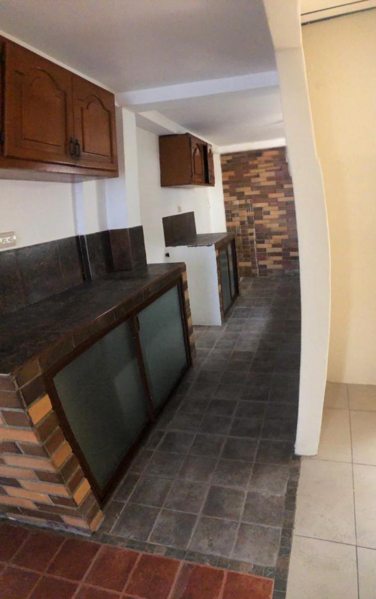 Venta Casa Esquinera Bifamiliar/rentera - un Piso - La Alborada - Zona Segura (Wl), Guayas — imagen 3