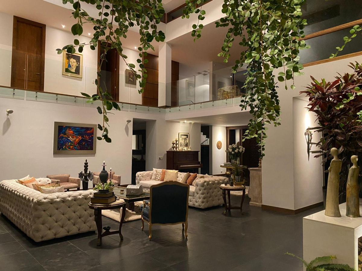 Casa de Lujo en Cumbayá con Piscina, Cine, Ascensor en Venta — imagen 10